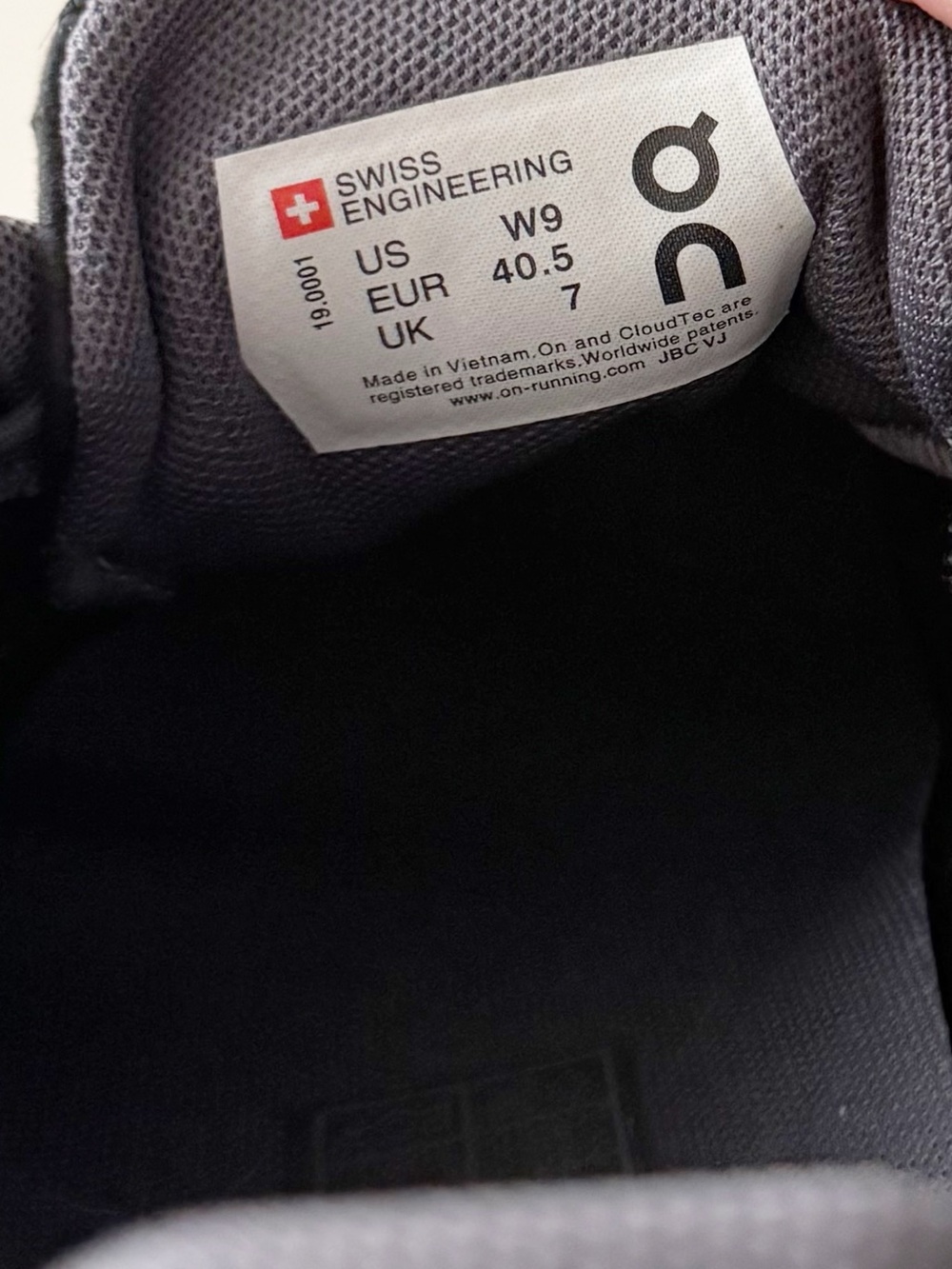 On Cloud 5 Running Sneaker 9 Black Slip On Low Top Athletic Athleisure Casual - Picture 8 of 8
